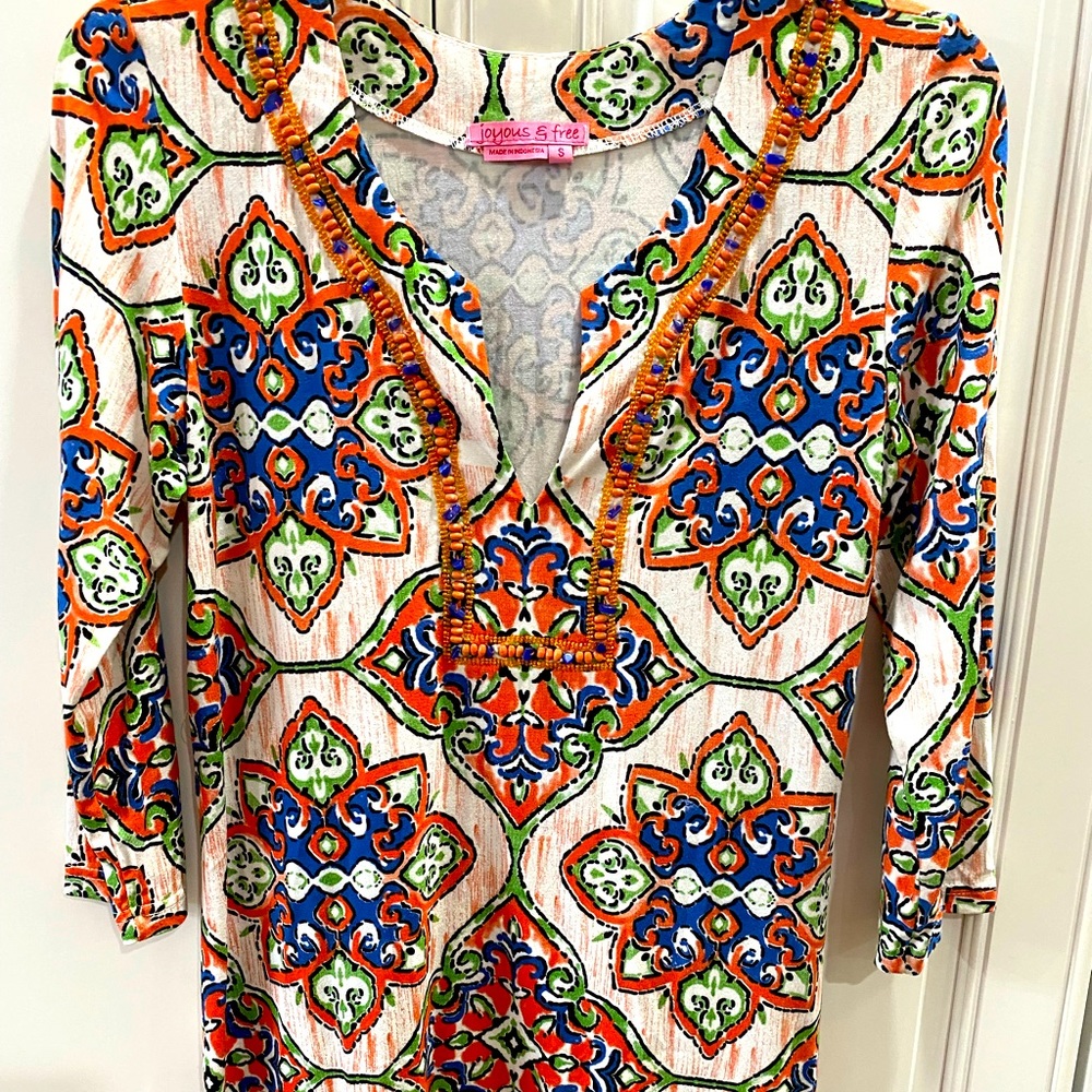 Cute short dress for cruising/Mexico vacay. Beading around the front, side slits